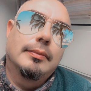 Meet your Posher, Erik ivan